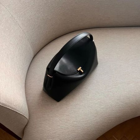 toteme-289740-1680615472545-square