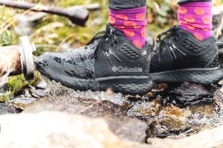 the Columbia Konos TRS OutDry Mid Shoes under running water