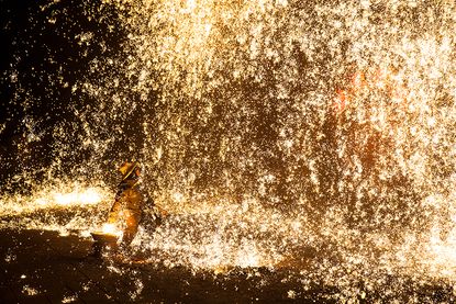 Traditional Chinese molten iron performance.