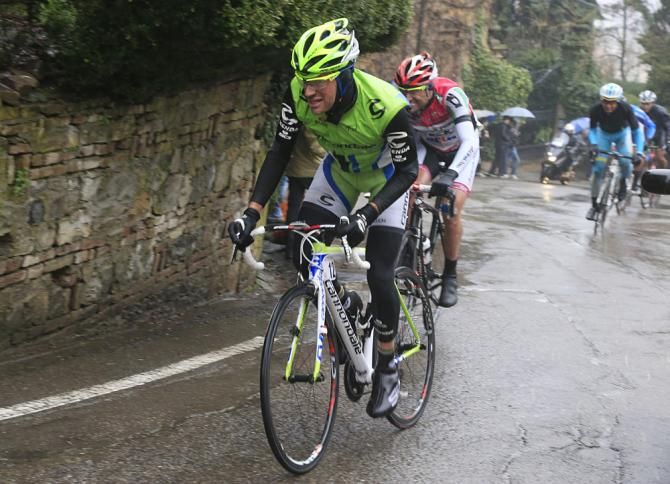 Caruso attacks the breakaway