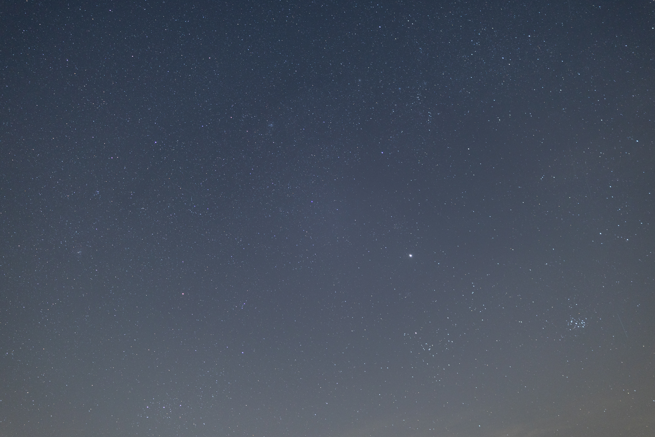 Photo of the night sky behind taken with the Canon EOS R6 Mark II camera