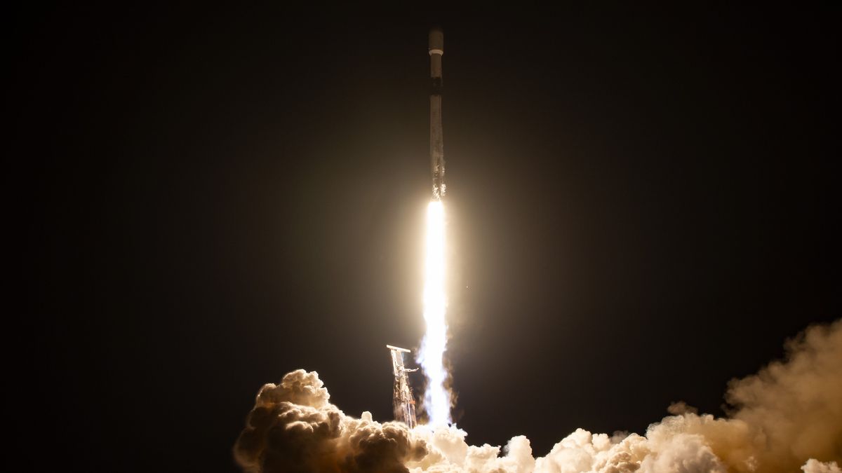 „SpaceX“ ruošiasi paleisti 22 „Starlink“ palydovus jau lapkričio 20 d