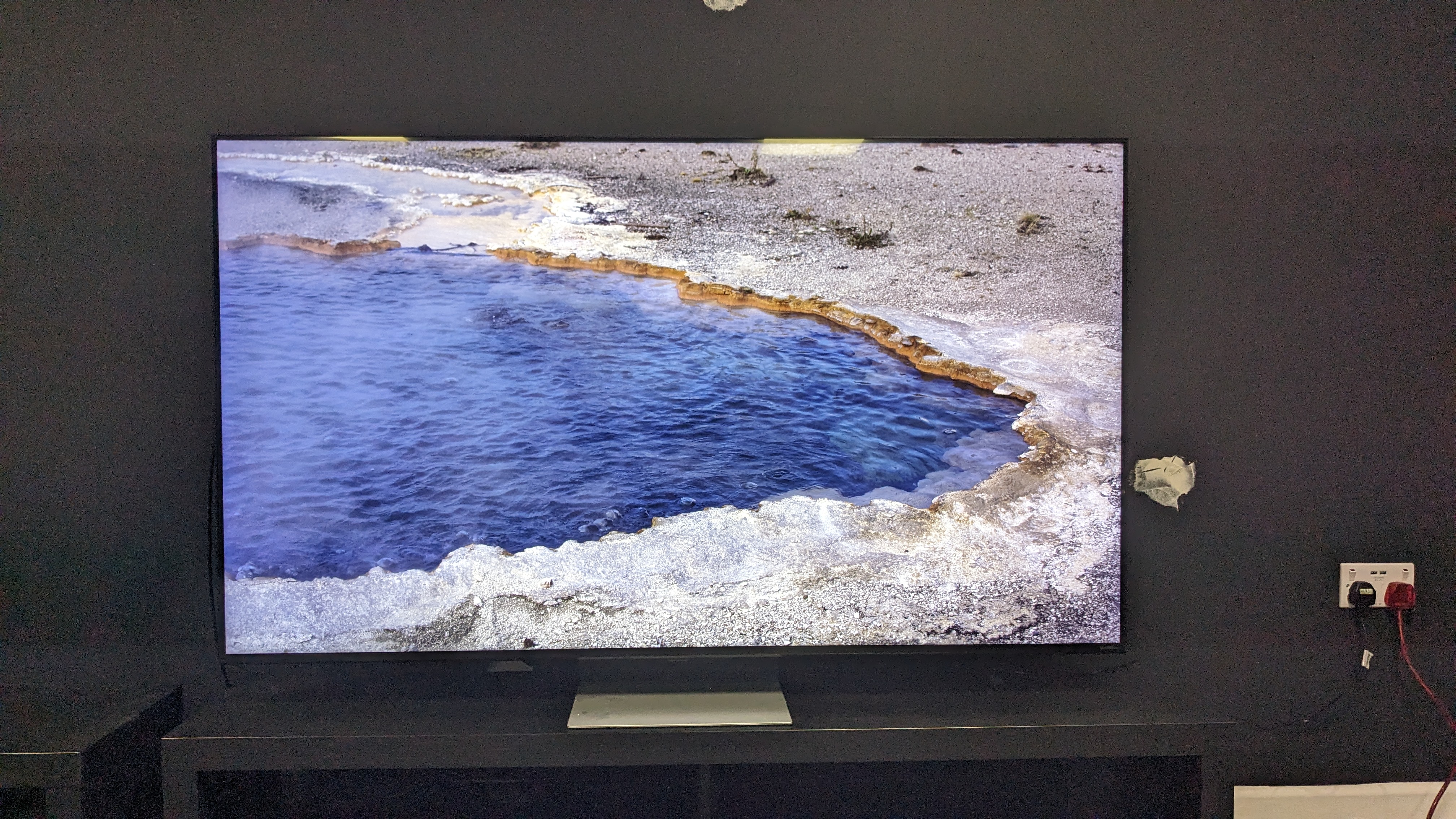 LG QNED91T with hot spring on screen