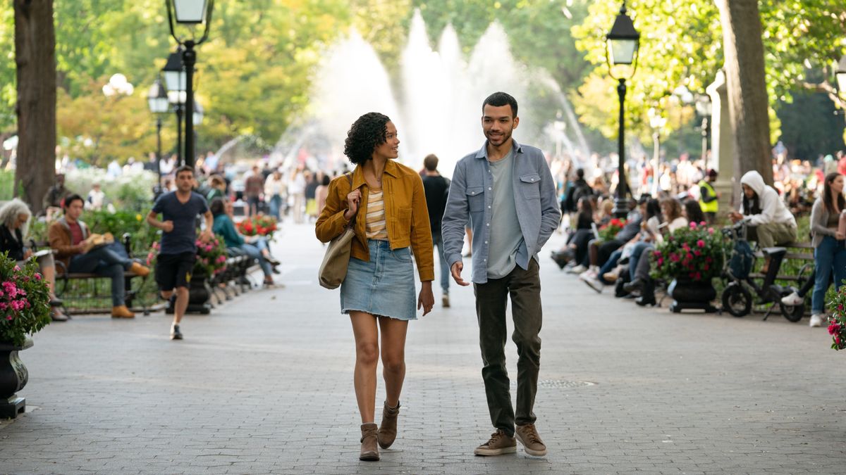 Briana Middleton and Justice Smith in Sharper