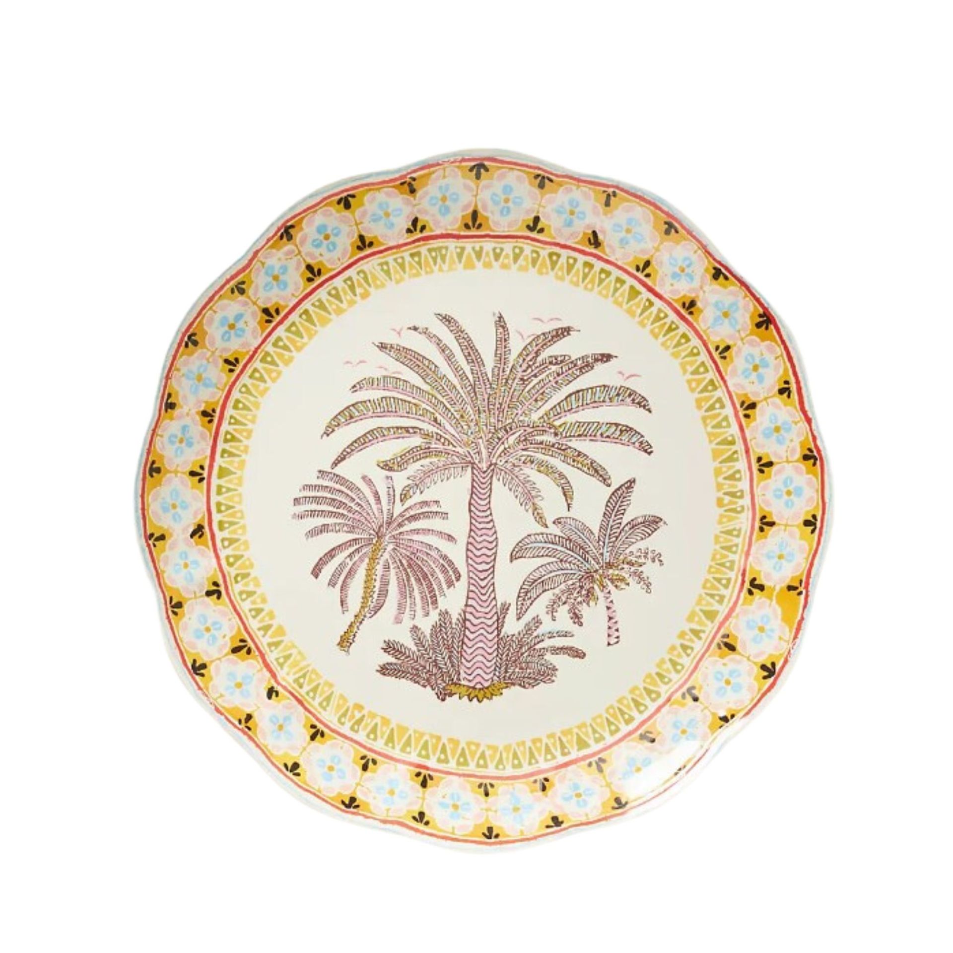 Piring motif pohon palem dengan pinggiran berpola
