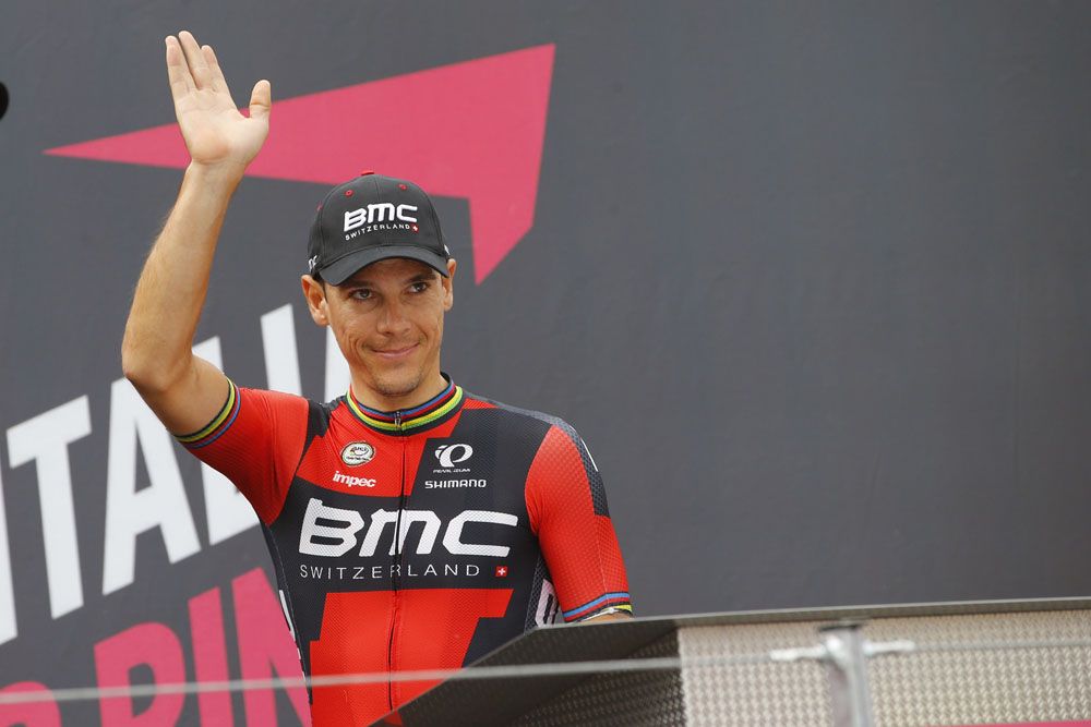 Philippe Gilbert gives the crowd a wave