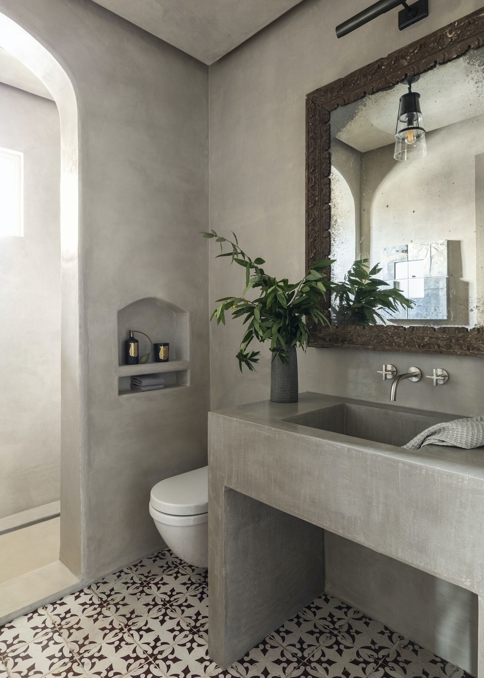Small Ensuite Ideas: 9 Ways to Max Out Style in Mini Spaces | Livingetc
