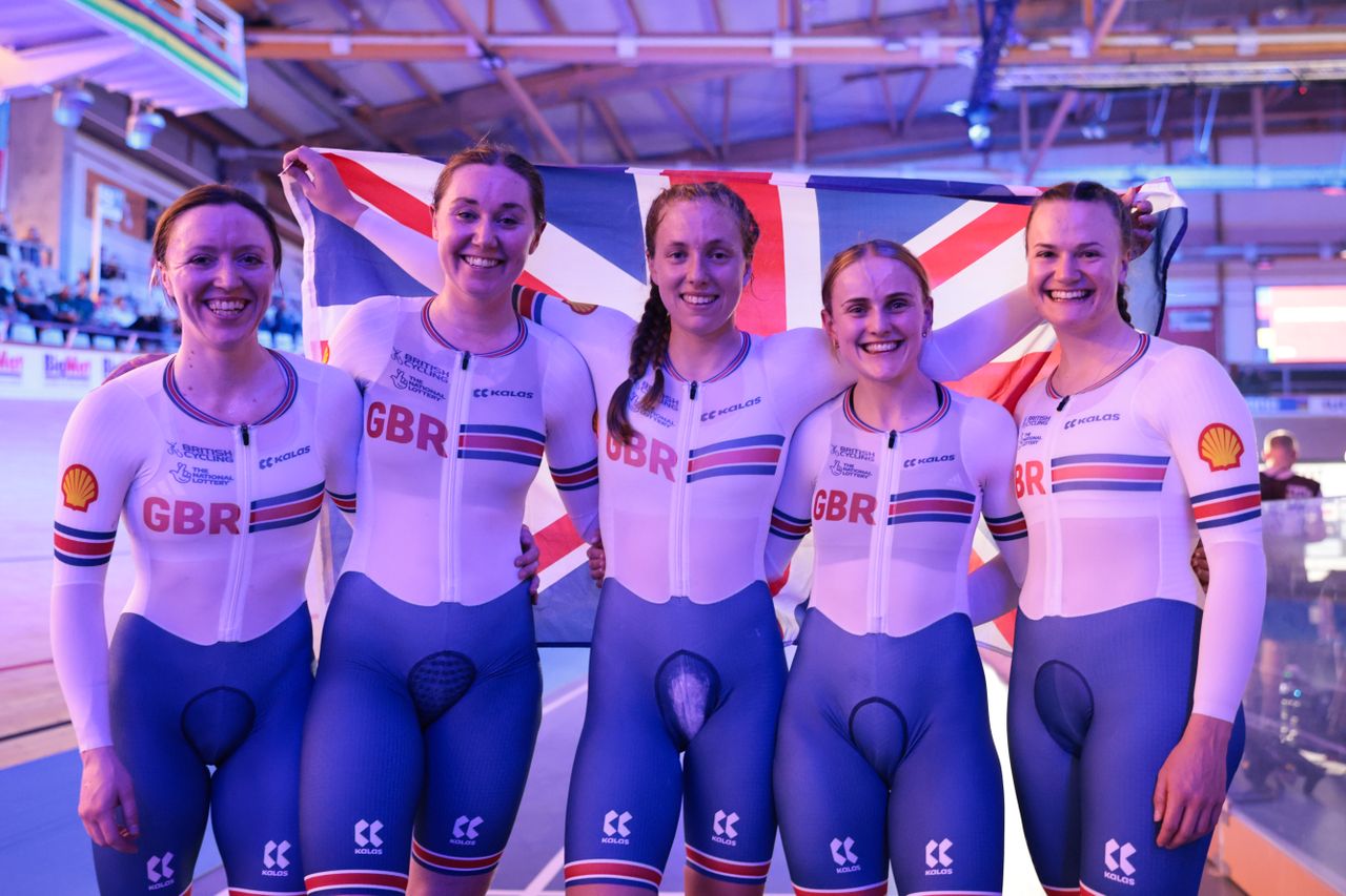 Anna Morris, Katie Archibald, Josie Knight, Meg Barker and Jess Roberts with a Union Jack at the 2024 Track World Championships