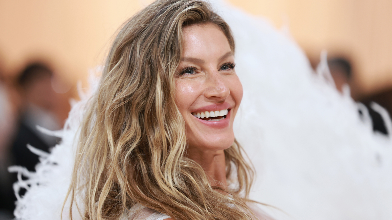 Gisele Bündchen attends The 2023 Met Gala Celebrating &quot;Karl Lagerfeld: A Line Of Beauty&quot; at The Metropolitan Museum of Art on May 01, 2023 in New York City