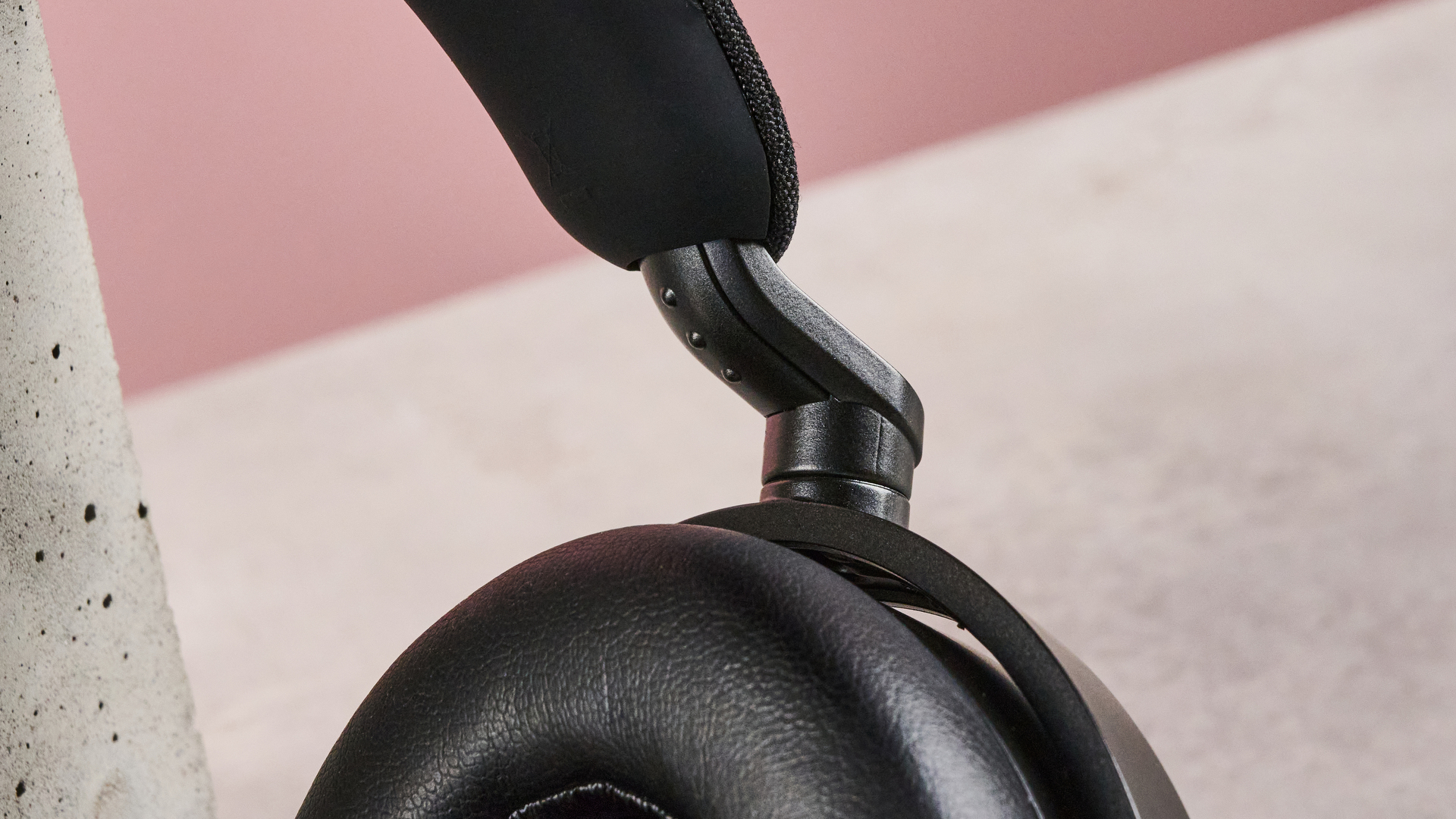 A closeup of the arm of the Sennheiser Momentum 5.