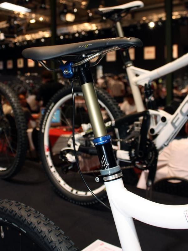 Color-matched Crankbrothers components are included on the top-end Thunder 1.0.