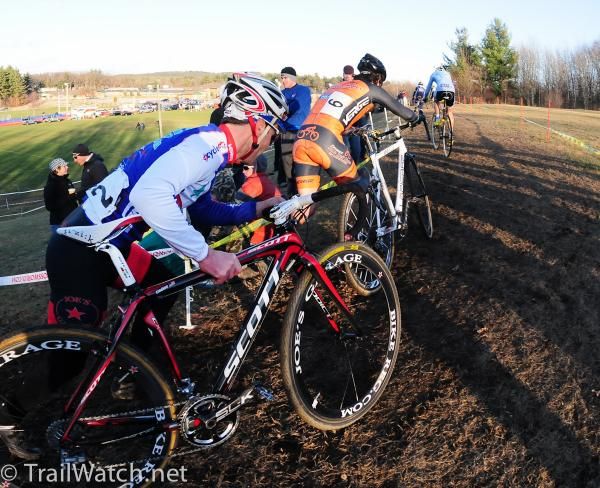 Series leader Justine Lindine (Bikereg.com) racing to hold onto his jersey