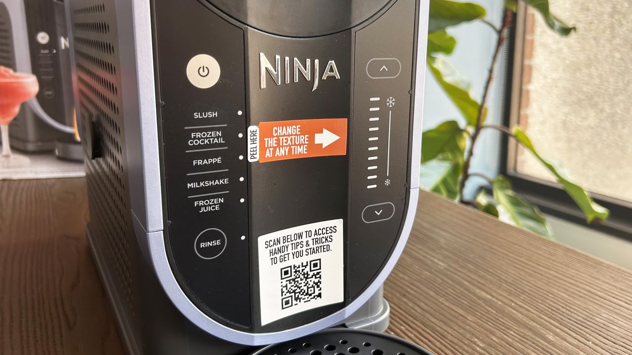 Ninja Slushi close up detail shots of machine