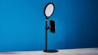 The Neewer Basics R06 7-inch Round Light photographed in front of a blue background.