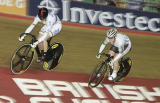 The moment Anna Meares attacked Victoria Pendleto to win the sprint semi final.