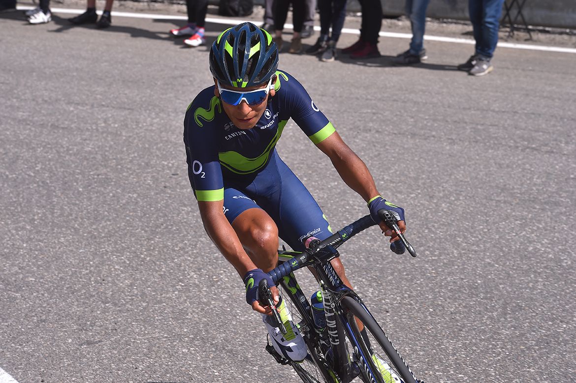 Nairo Quintana trying to prize open a gap on Dumoulin