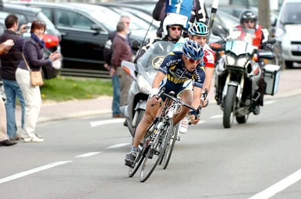 Bjorn Leukemans leads Philippe Gilbert in the finale.