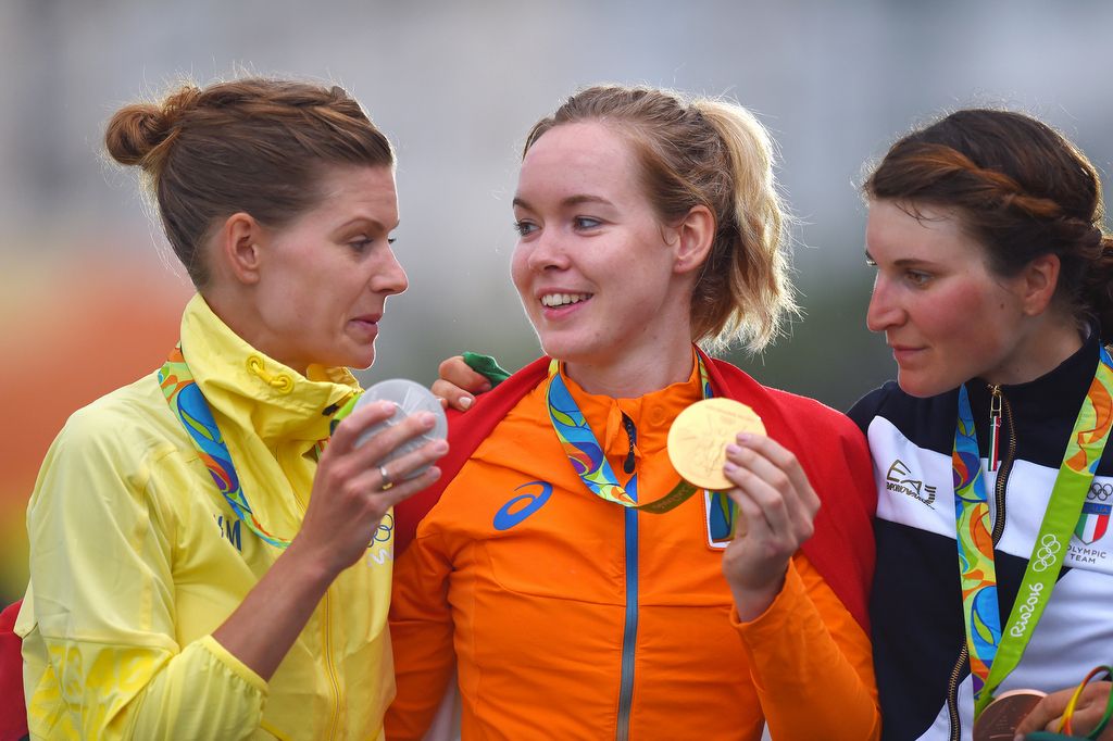 Emma Johansson (Sweden), Anna van der Breggen (Netherlands) and Elisa Longo Borghini (Italy) compare the colour of their medals