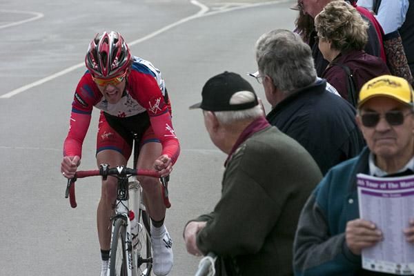 Cameron Peterson (Virgin Blue/RBS Morgans) goes on the attack during the later part of stage ten.