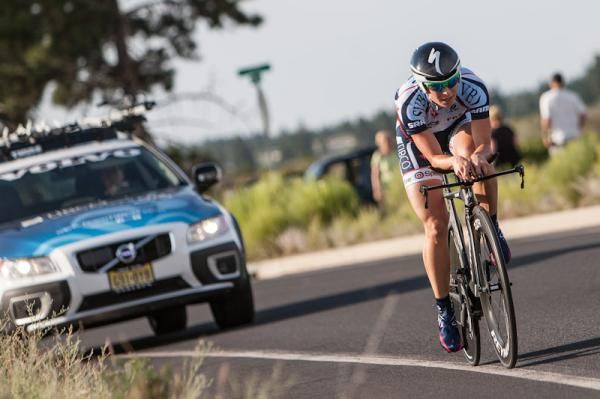 Lauren Hall (TIBCO) putting in a good ride.