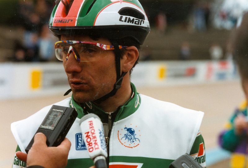Bruno Boscardin with reporters inside the Roubaix velodrome in 1993