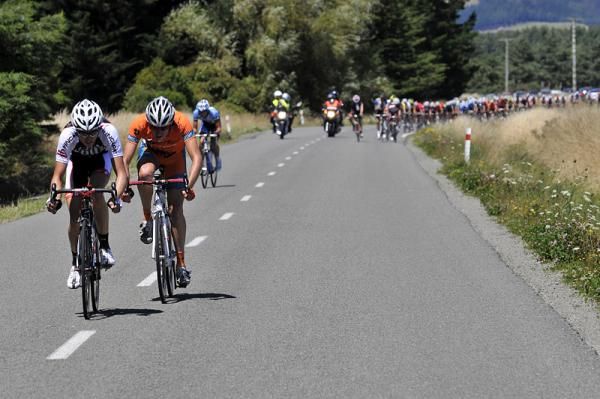 Mike Northey (Bici Vida) and Dylan Newell (Genesys Wealth Advisers) in a last ditch effort to stay away