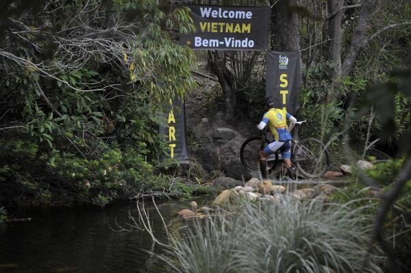 The entrance to the Vietn&atilde; section of trail in day 2