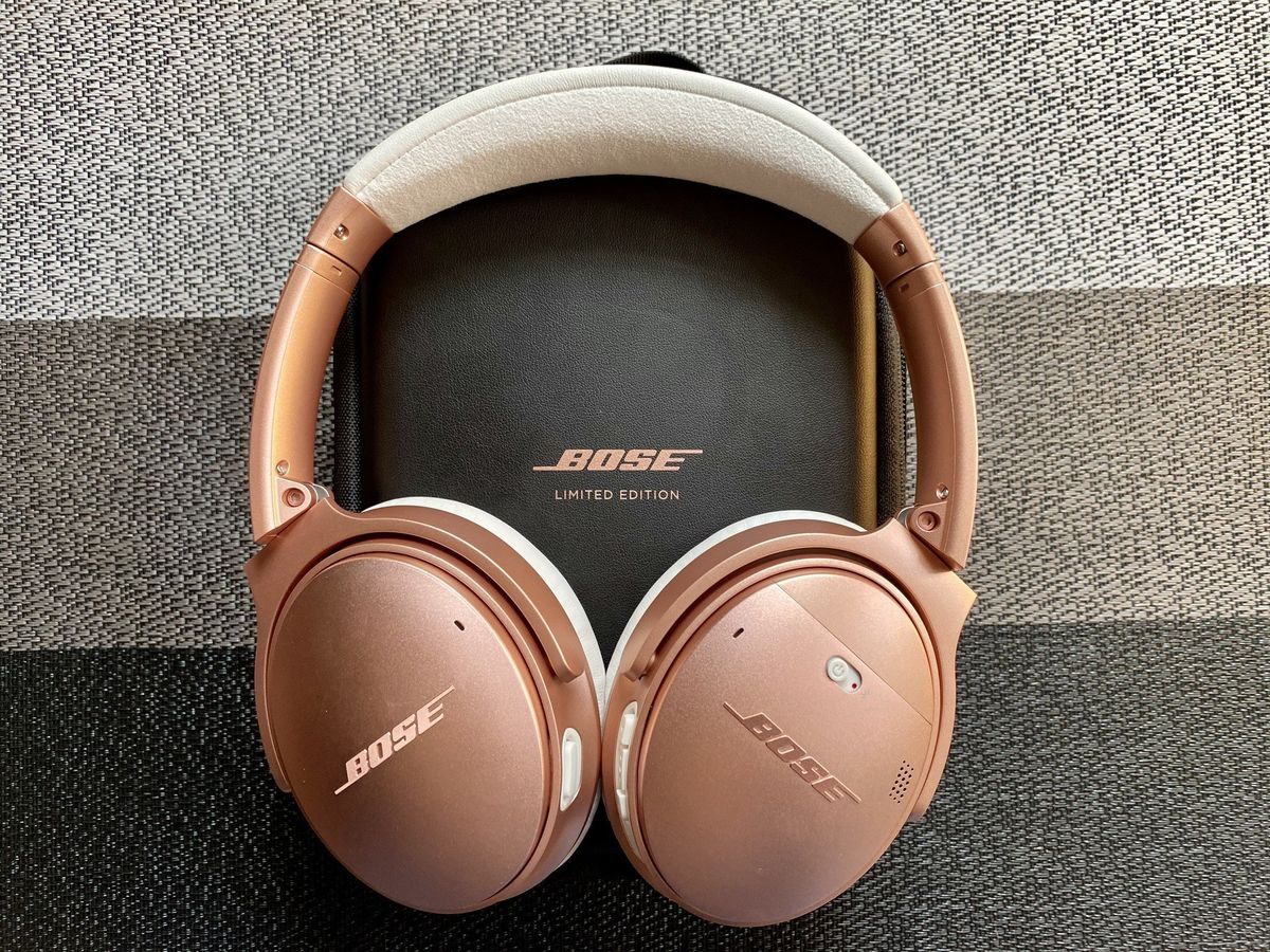 Rose Gold Bose QuietComfort 35 II with case