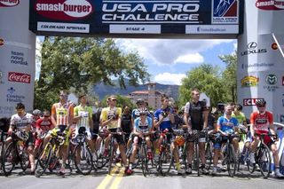The riders ready at the start of stage 4
