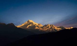 highest-himalayan-mountain-kanchenjunga-3-100809-02