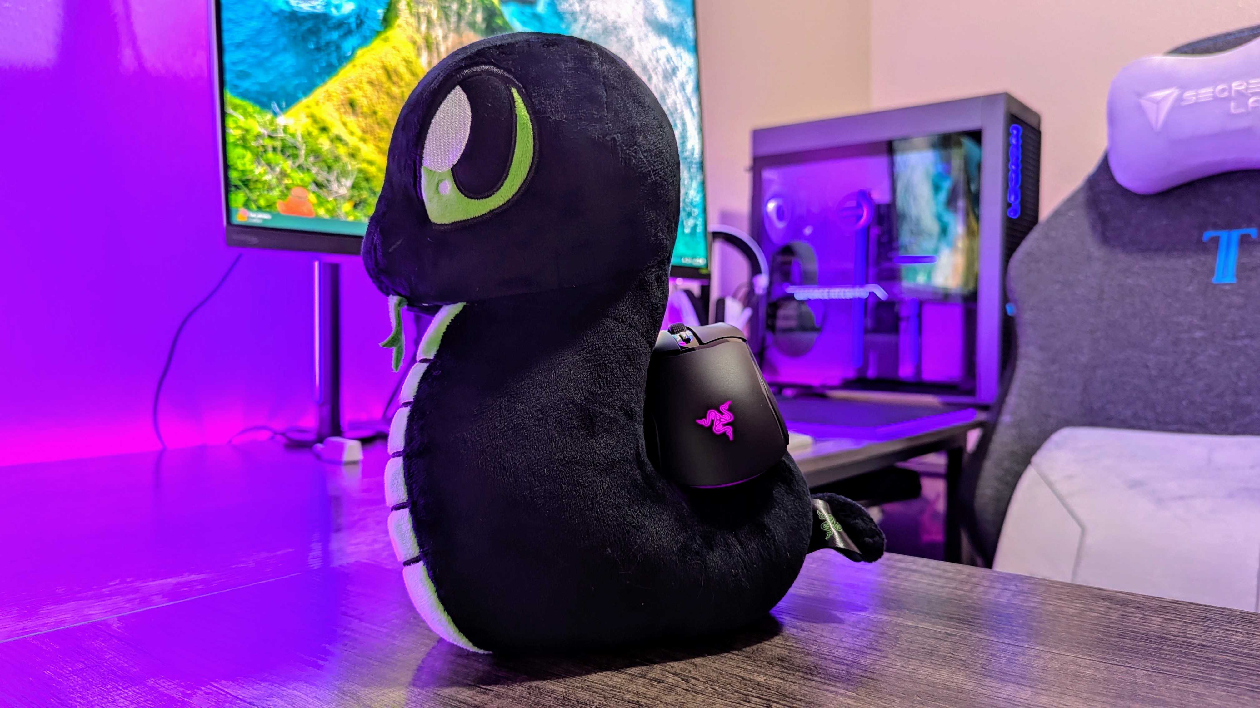 Image of the Razer Cobra HyperSpeed wireless gaming mouse.