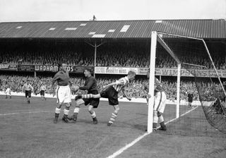 Southampton vs Everton in August 1951.