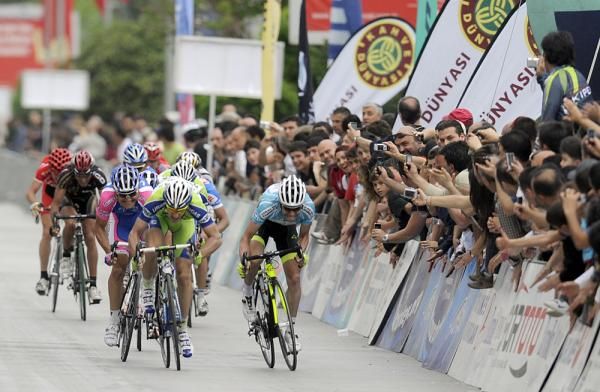 The sprint was close between Viviani and Visconti