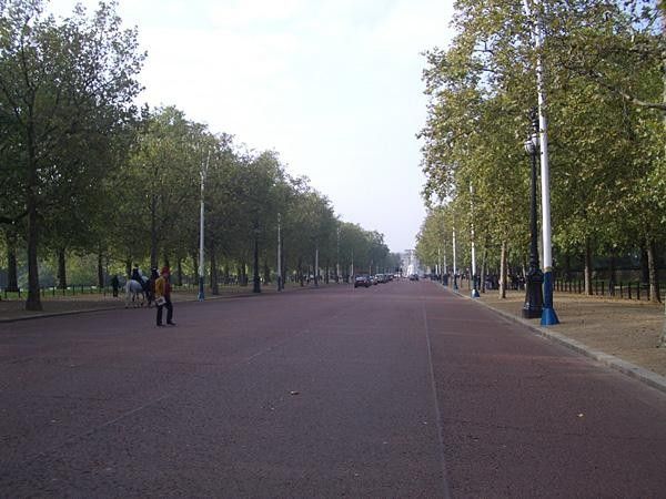 The view back up the Mall towards Buckingham Palace