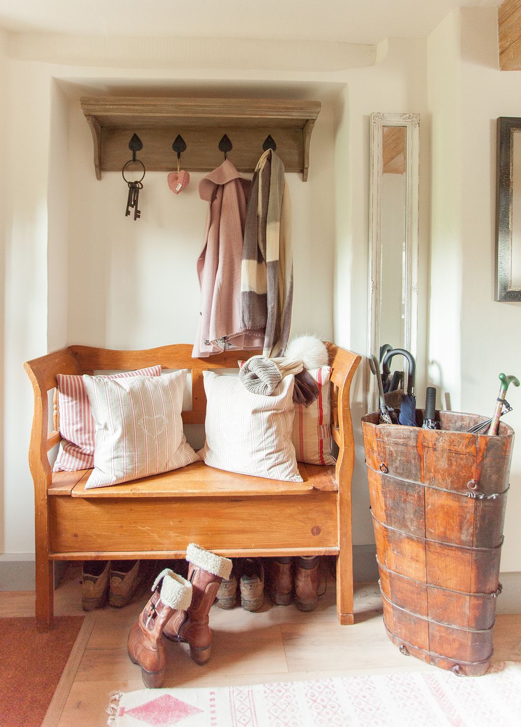 Cottage hallway ideas style inspiration for entryways Homes & Gardens