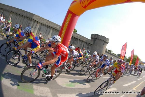 The peloton heads out for stage 2