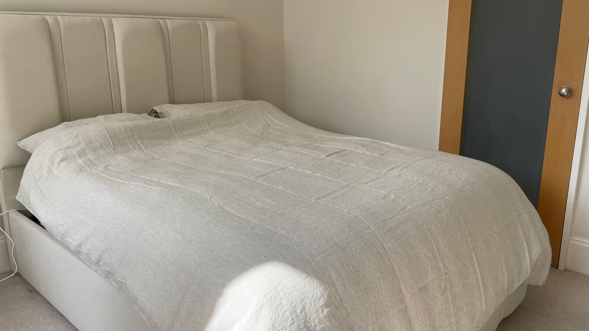 Secret Linen Store Natural Sid Stripe Linen on the whole bed