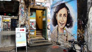 Haus Schwarzenberg Street Art Alley Anne Frank mural