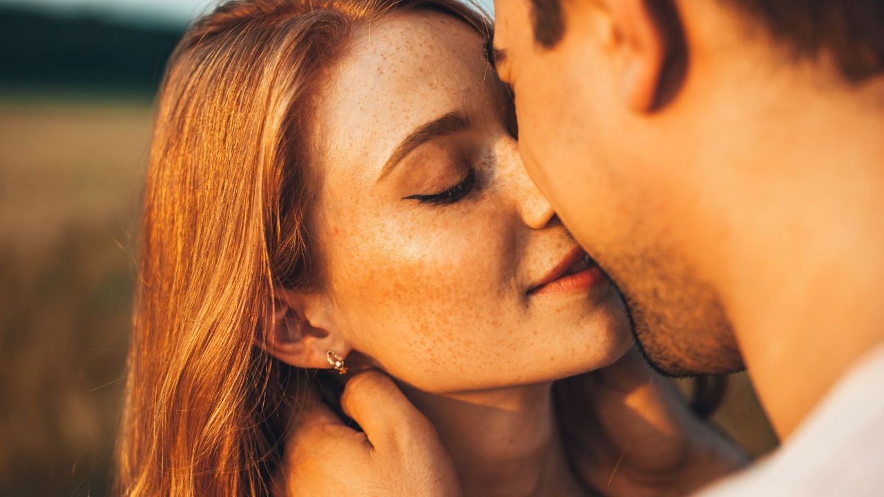 A man and woman kissing as she worries about quiet quitting relationships