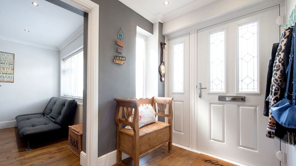 Painting a hallway: A DIY guide to transform your entrance | Homebuilding