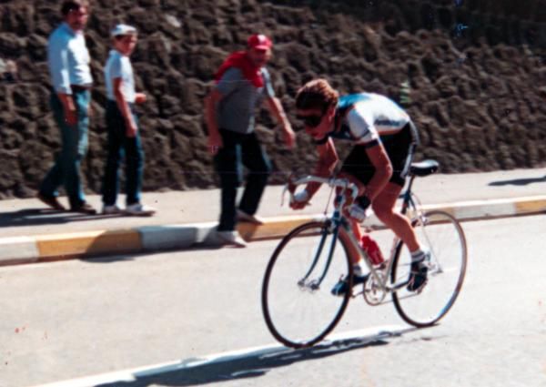 Robert Millar rides the 1986 time trial in Saint-Etienne.
