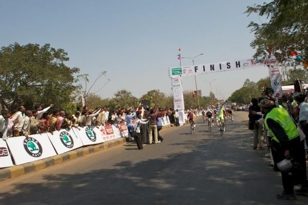 Elia Viviani (Liquigas-Cannondale) wins in Mumbai