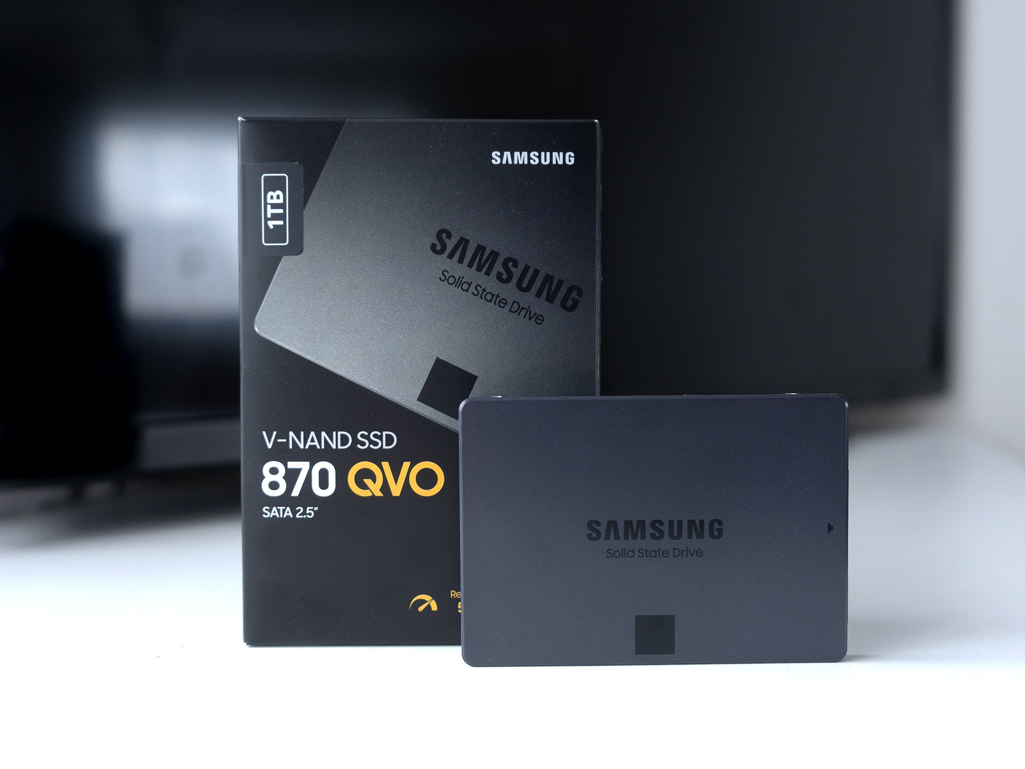 SSD Hard Drive: Samsung 870 QVO 2.5'' 1TB SSD, SATA III, 560 Read
