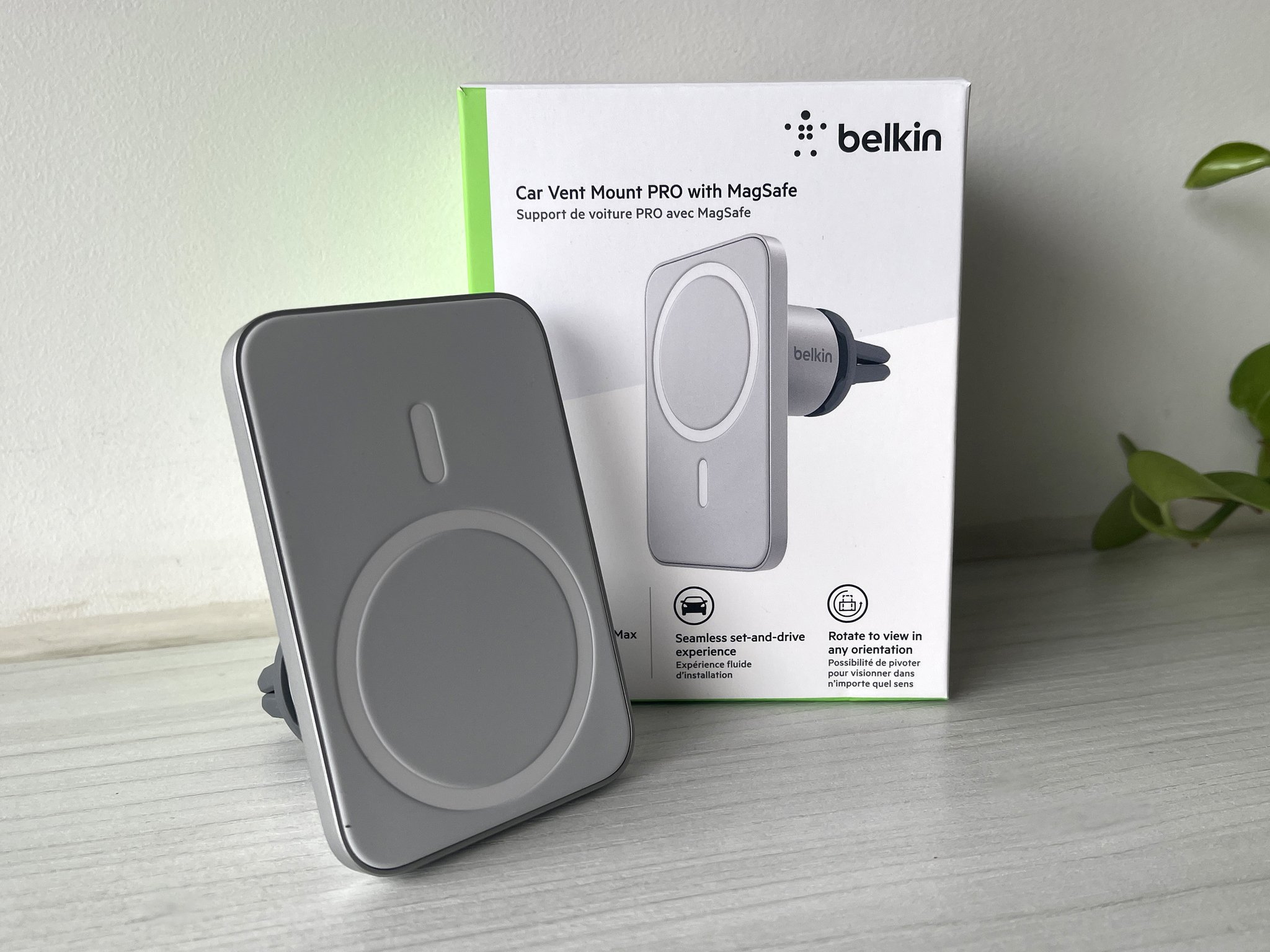 Беспроводная зарядка оригинал. Автомобильный держатель Belkin Pro MAGSAFE. Belkin MAGSAFE car Vent Mount Pro. MAGSAFE Vent Mount. Держатель Belkin car Vent Mount.