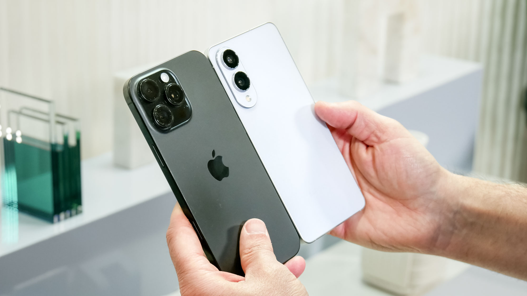 Galaxy S25 Edge vs iPhone 16 Pro Max.