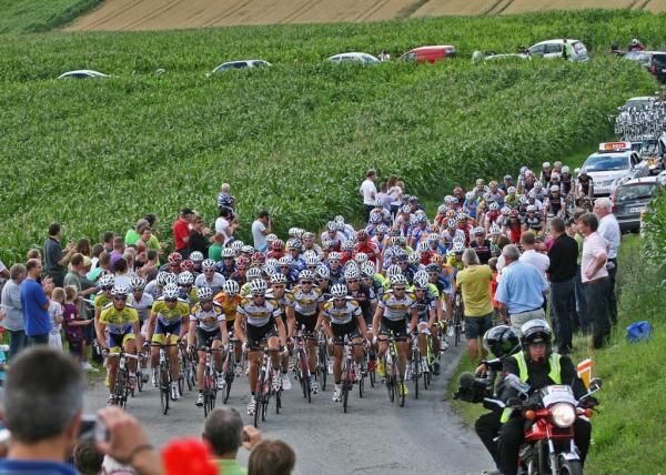 The peloton waited to make its move.