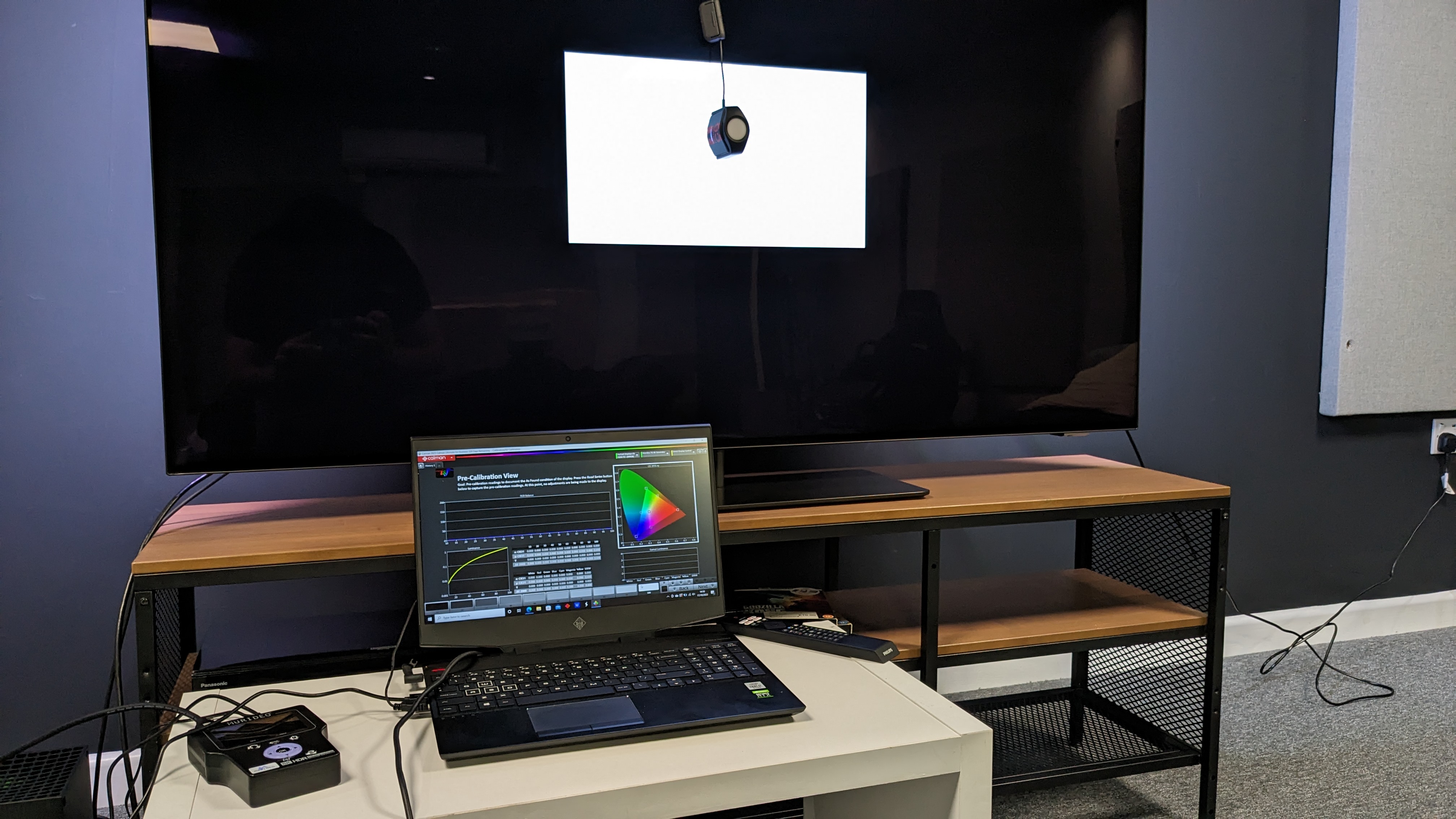 Philips OLED808 with testing equipment from Portrait displays Calman, Murideo and HP Omen laptop connected