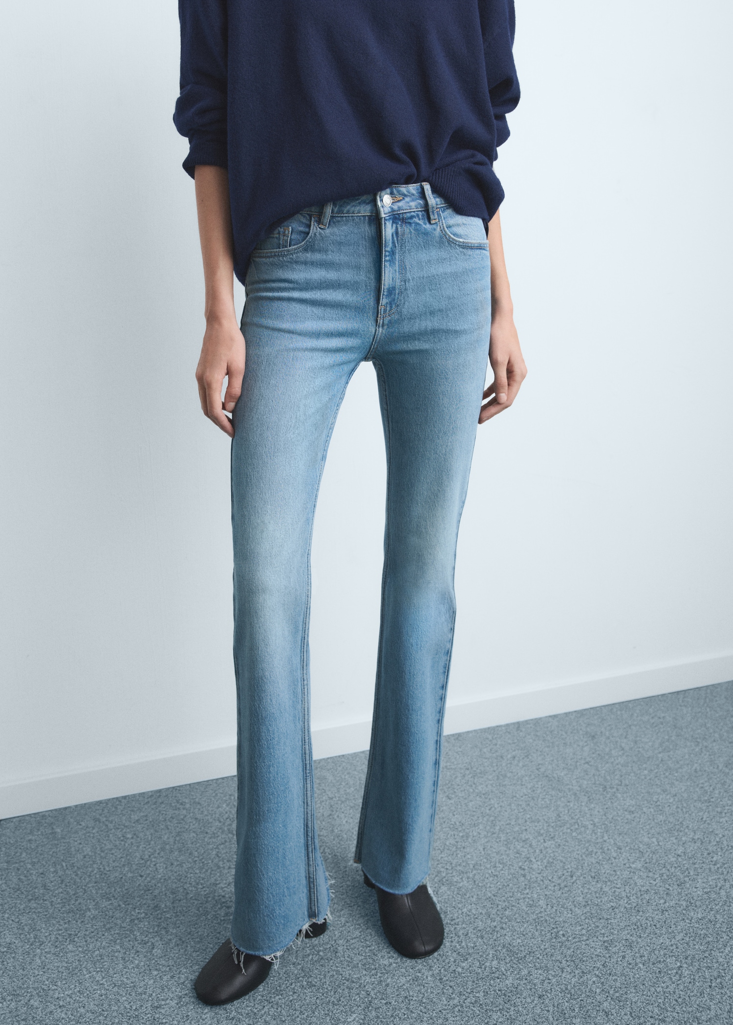 Fiona Flared Mid-Rise Jeans - Women | Mango United Kingdom