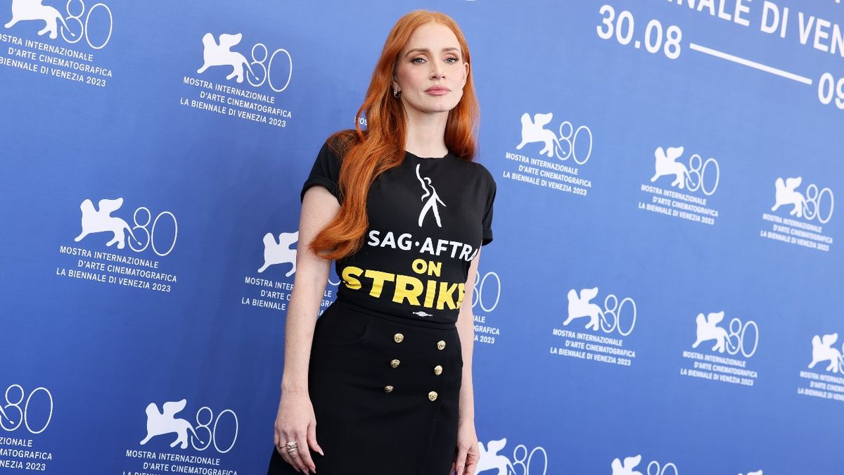 Jessica Chastain attends a photocall for the movie &quot;Memory&quot; at the 80th Venice International Film Festival on September 08, 2023 in Venice, Italy.