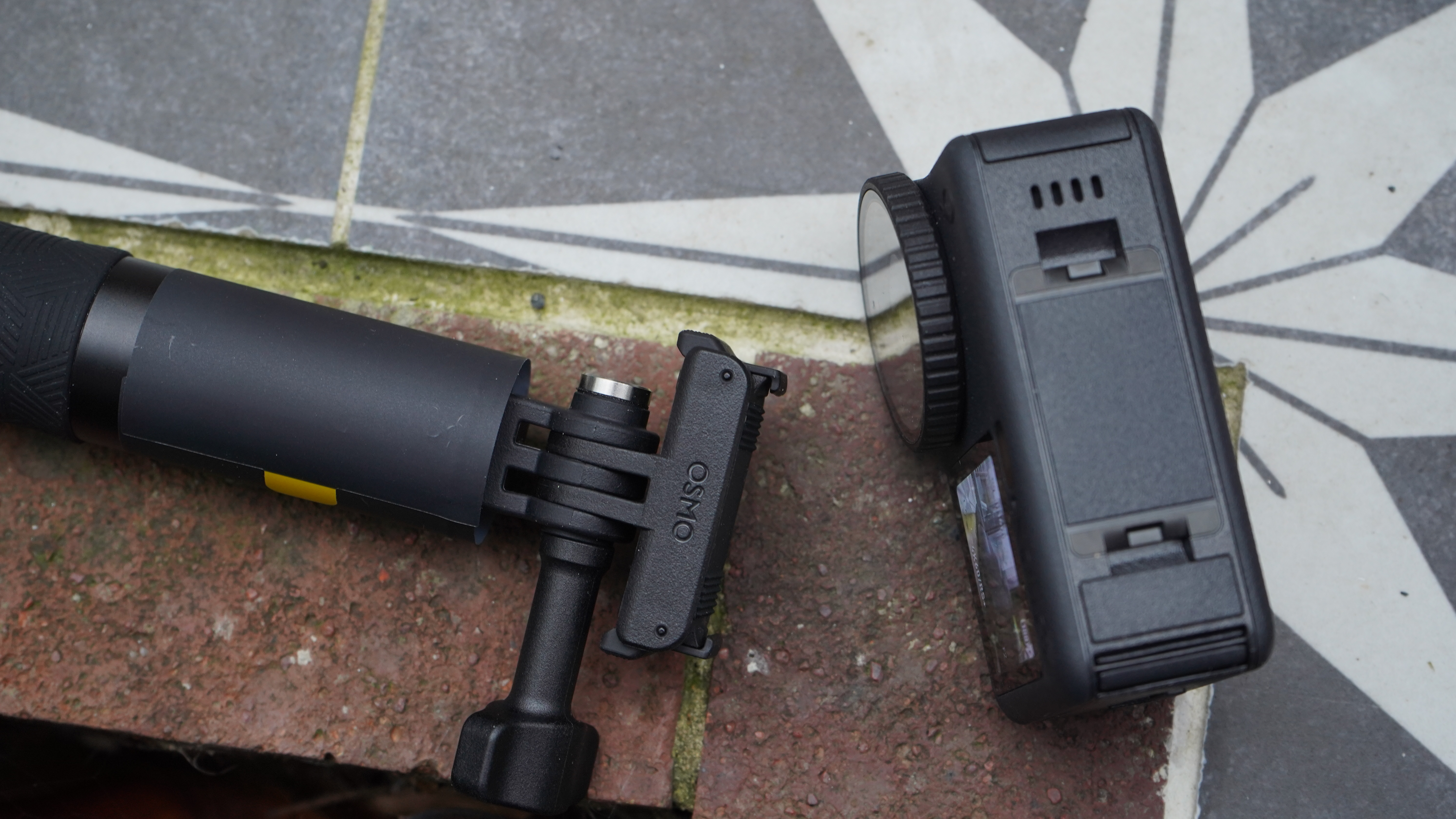 Bottom of DJI Osmo Action 6 and attachment